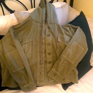 AE short hooded lightweight jacket